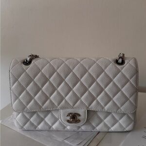 CHANEL White Quilted Shoulder Bag with Chain Strap